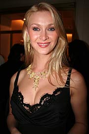 Collier 180.000€, Ohrringe 38.000$ Name des Models: Viktoria (Foto: Martin Schmitz)